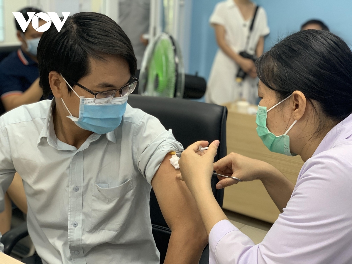 “Vaccine là vũ khí lợi hại, là biện pháp phòng COVID-19 bền vững nhất”