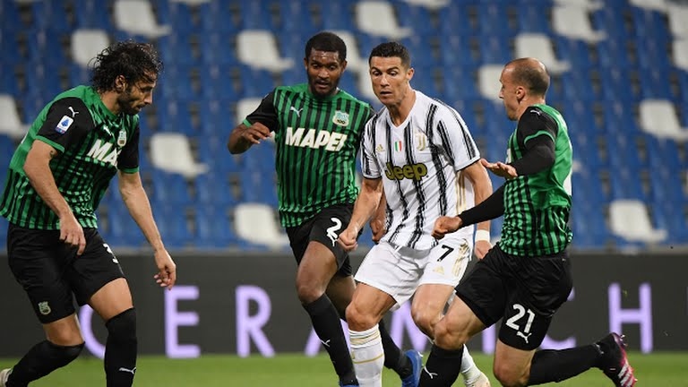 Ronaldo tỏa sáng, Juventus nuôi hy vọng dự Champion League