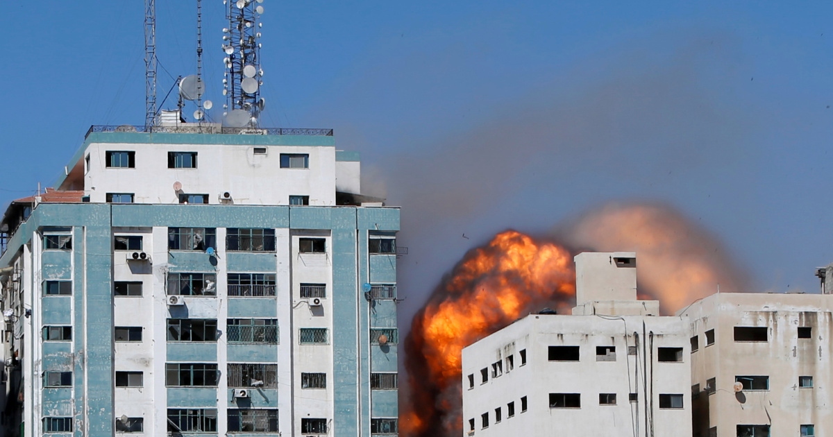 Tòa nhà văn phòng của các hãng truyền thông ở Dải Gaza trúng tên lửa của Israel