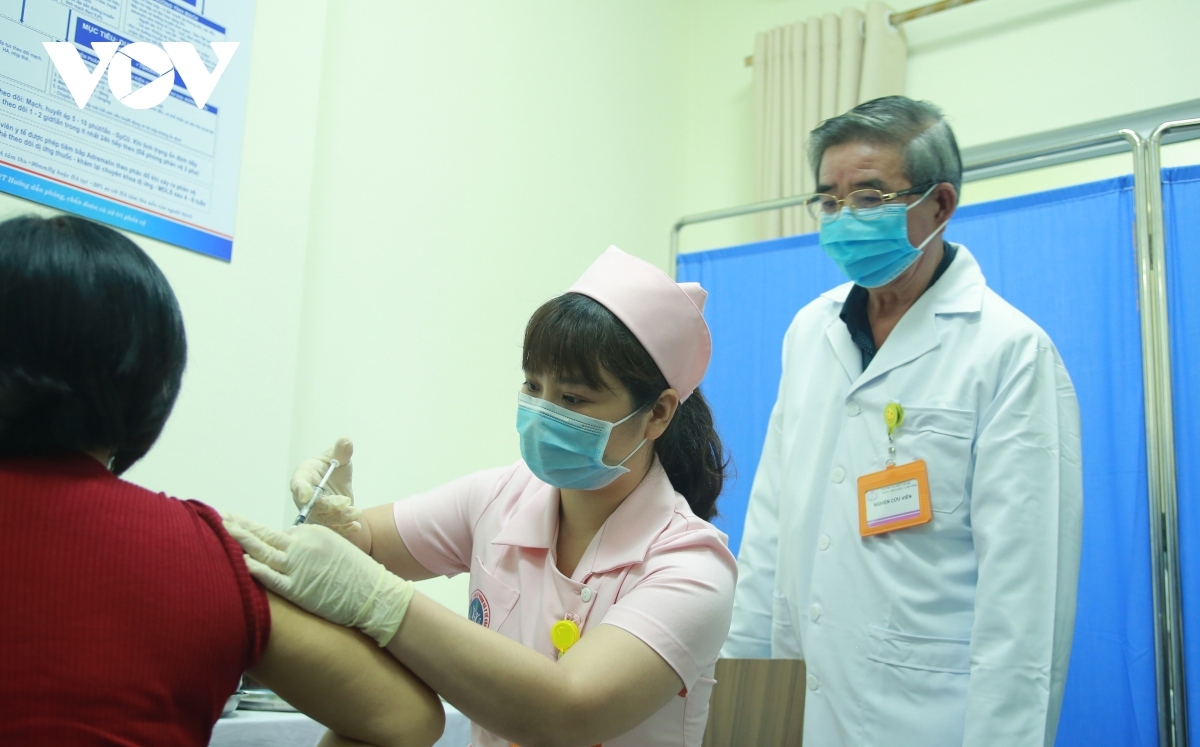 Hoàn thành giai đoạn một tiêm vaccine Covivac trên 120 người