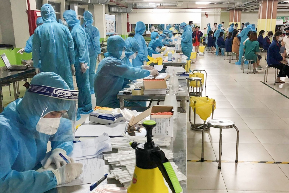 Quảng Ninh hỗ trợ Bắc Giang xét nghiệm hơn 30.000 mẫu bệnh phẩm