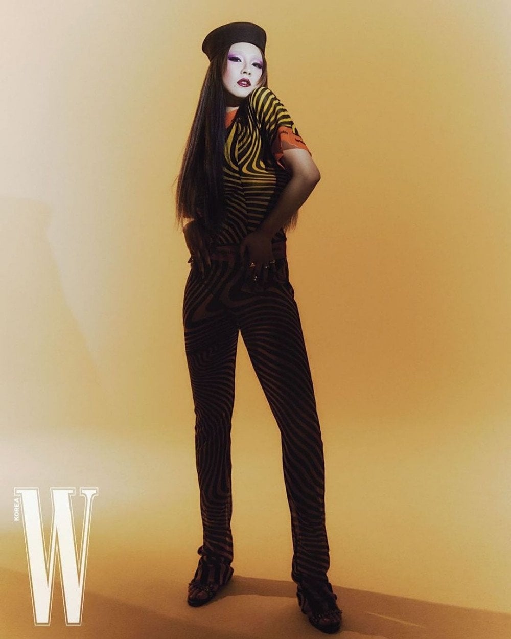 Giảm cân ngoạn mục, CL (2NE1) khác lạ trong loạt ảnh nghệ thuật trên tạp chí