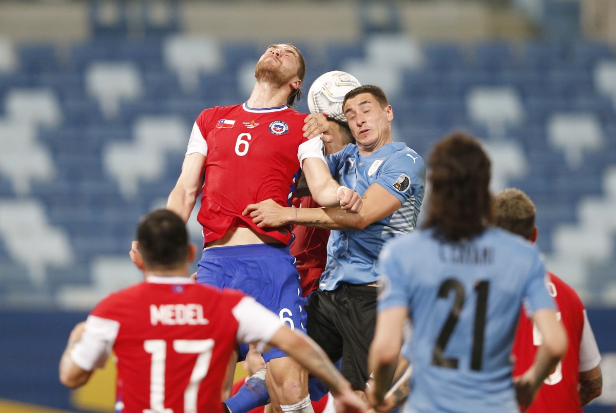 Vidal phản lưới nhà, Chile đánh rơi chiến thắng trước Uruguay ở Copa America 2021