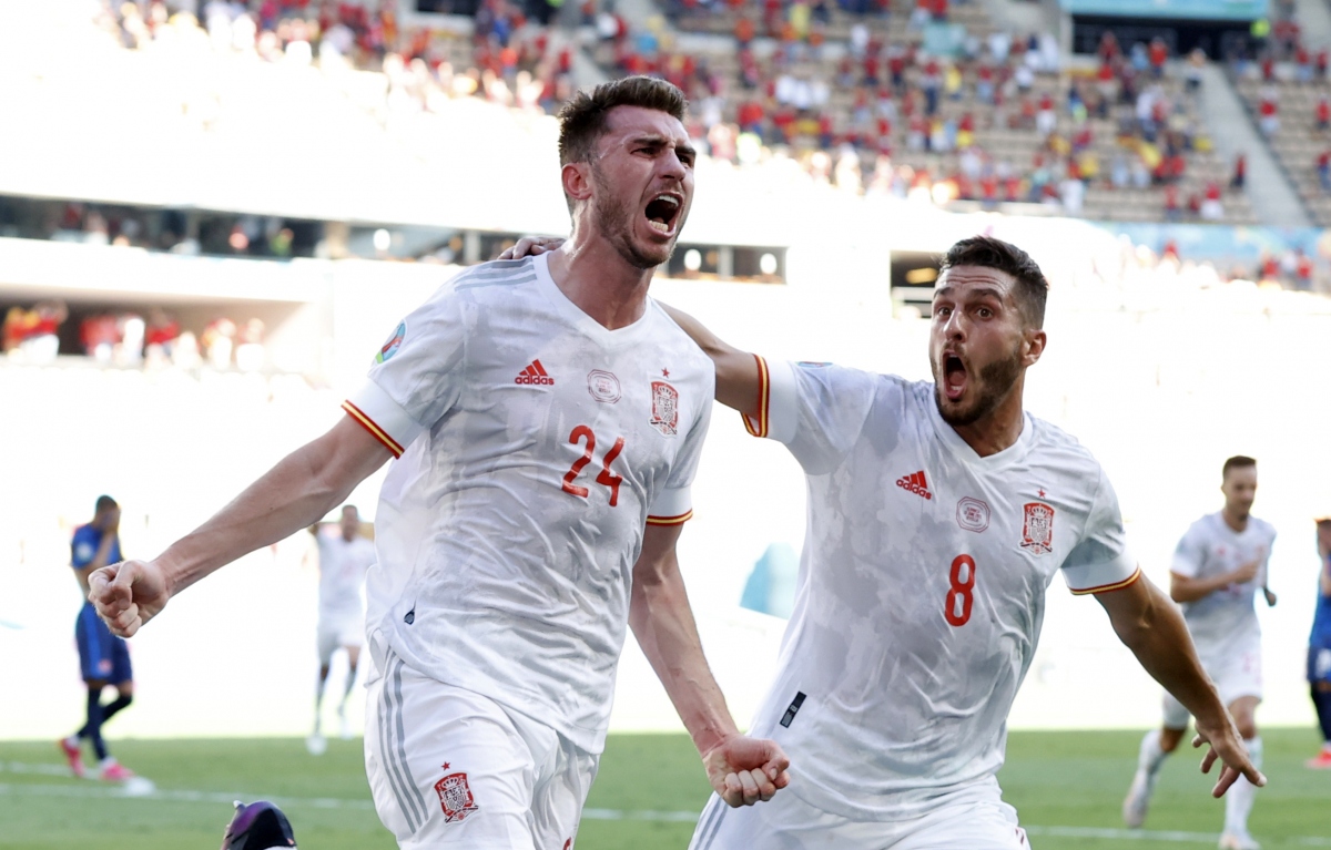 Thắng "bàn tay nhỏ" trước Slovakia, Tây Ban Nha đụng Croatia ở vòng 1/8 EURO 2021