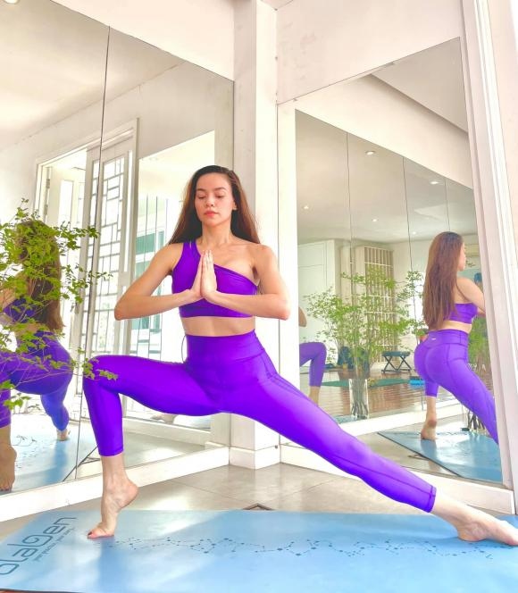 Chuyện showbiz: Hồ Ngọc Hà khoe nhan sắc xinh đẹp khi tập yoga tại nhà