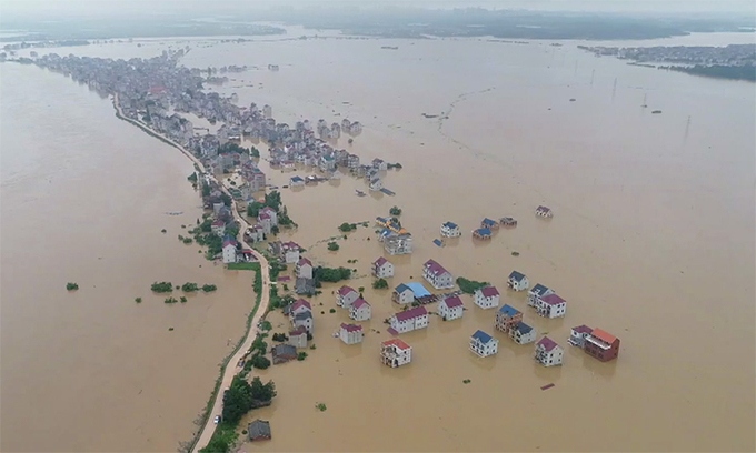 Mực nước của 21 con sông ở Trung Quốc vượt mức cảnh báo lũ