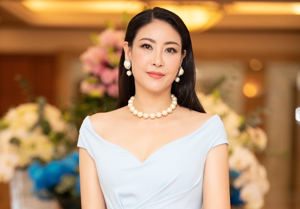 Chuyện showbiz: Hoa hậu Hà Kiều Anh hiếm hoi khoe ảnh chụp cùng bố