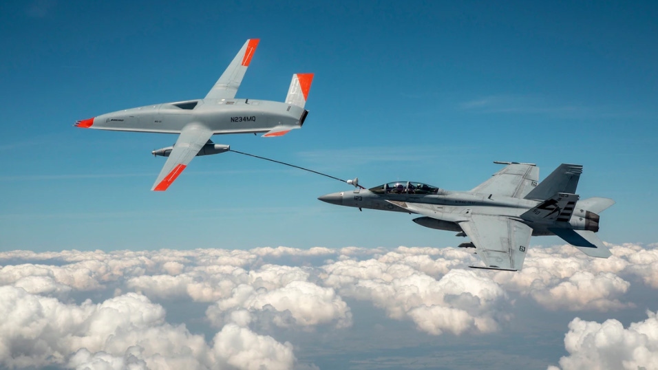 UAV MQ-25 lần đầu thử nghiệm tiếp nhiên liệu trên không cho tiêm kích