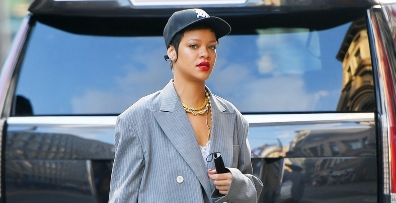 Rihanna phối đồ trẻ trung đến dự cuộc họp kinh doanh ở New York