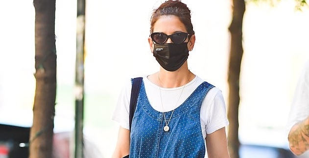 Katie Holmes vui vẻ đi chơi cùng bạn bè sau khi chia tay bạn trai đầu bếp