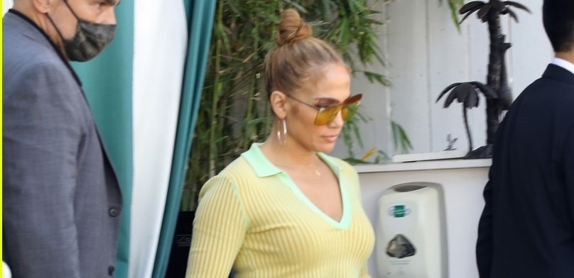Kết thúc cuộc họp, Jennifer Lopez vội vã trở về nhà gặp bạn trai Ben Affleck