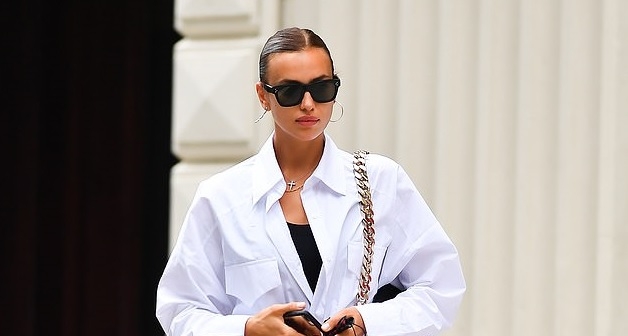 Siêu mẫu Irina Shayk diện váy ngắn khoe dáng thon ra phố