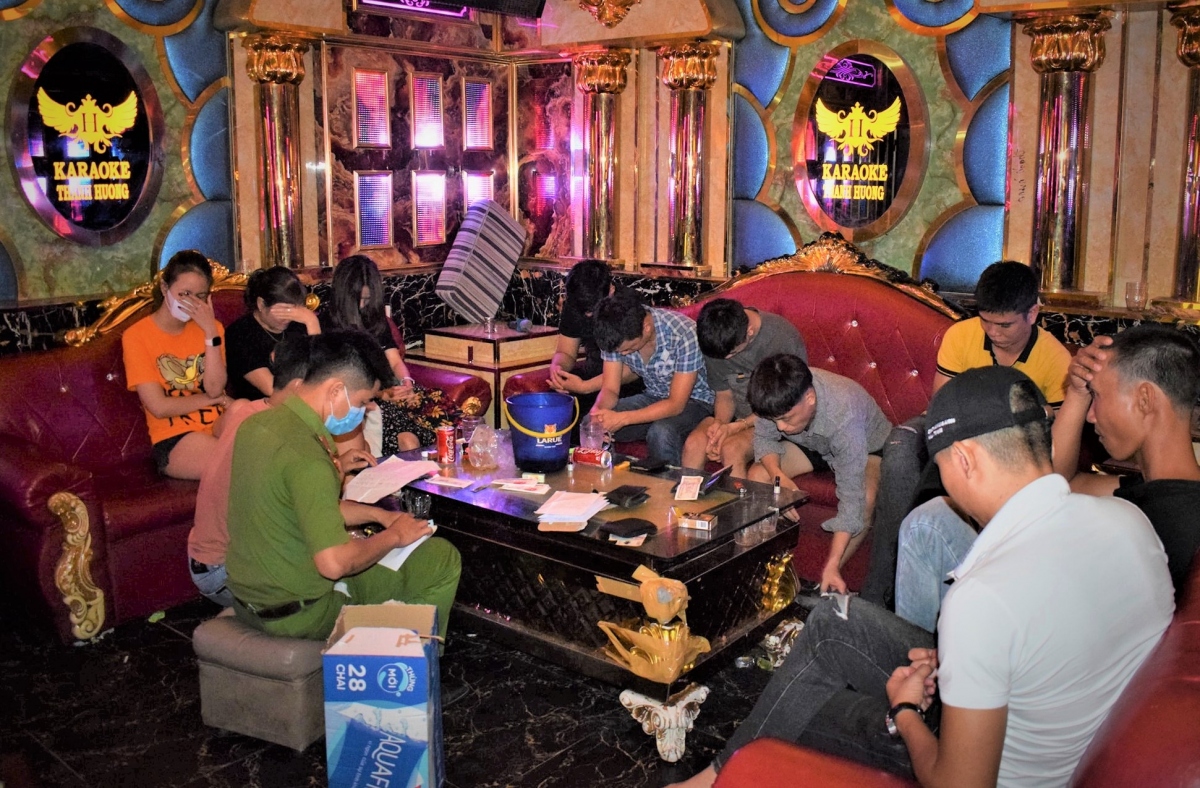 Phát hiện 11 người dương tính ma túy trong quán karaoke tại Quảng Nam