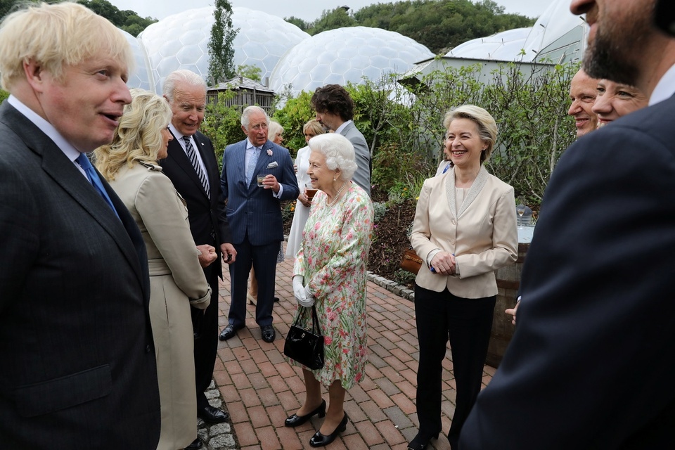 Tổng thống Mỹ Biden lần đầu gặp Nữ hoàng Anh Elizabeth