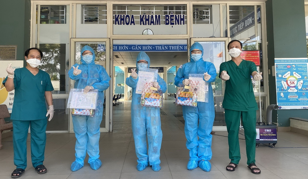 4 bệnh nhân hết Covid-19 tại Đà Nẵng ra viện