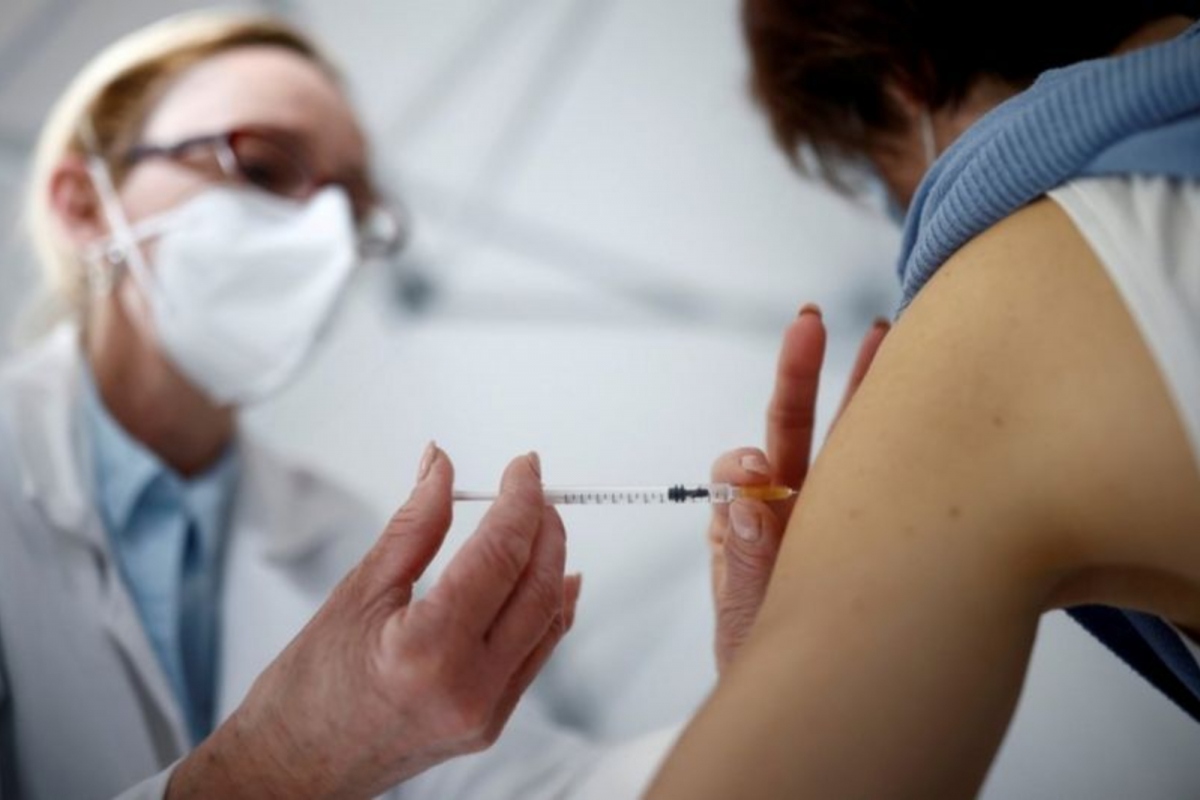 Romania bắt đầu tiêm vaccine Covid-19 cho trẻ từ 12 đến 15 tuổi
