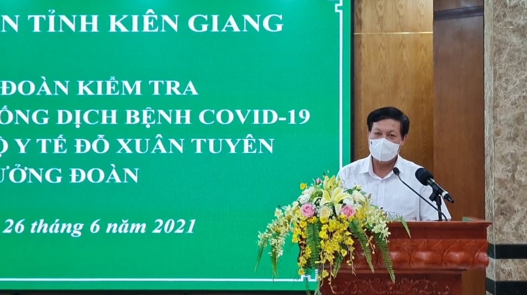 Thứ trưởng Bộ Y tế Đỗ xuân Tuyên kiểm tra công tác phòng chống dịch ở Kiên Giang