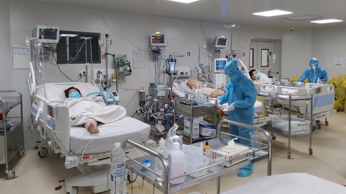 Bệnh viện Bệnh Nhiệt đới TP.HCM điều trị 32 người mắc Covid-19 nặng