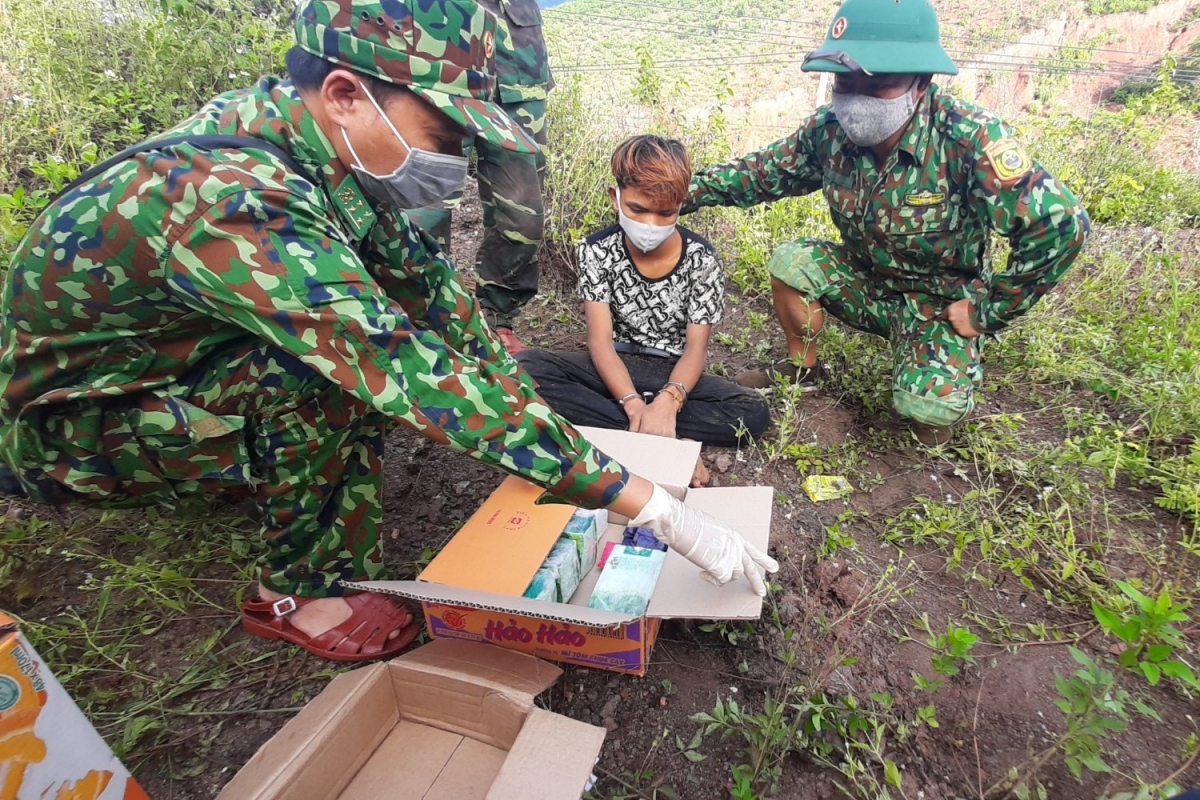 Đối tượng 16 tuổi vận chuyển 5kg ma túy về Việt Nam