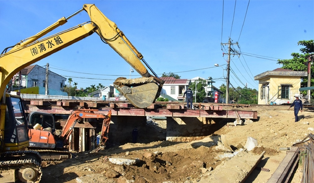 Thừa Thiên Huế yêu cầu đẩy nhanh tiến độ cầu chui đường sắt Bắc-Nam