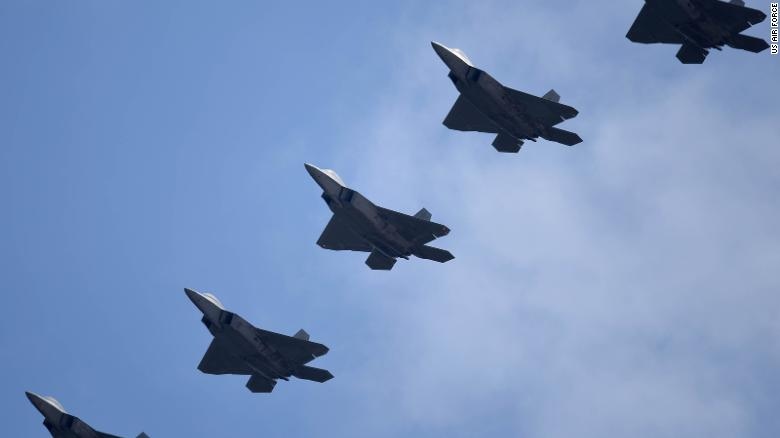 Mỹ điều hơn 20 chiến đấu cơ F-22 tới Thái Bình Dương để răn đe Trung Quốc?