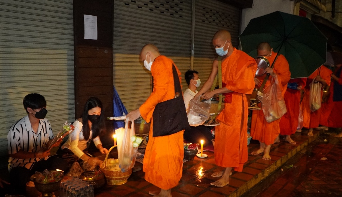 Độc đáo nghi lễ Xaybath - Lễ hội vào chay của người dân Lào