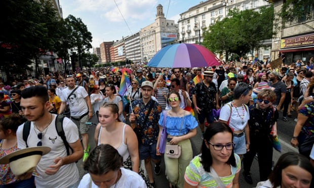 Hàng nghìn người tuần hành ở Budapest phản đối luật chống LGBT