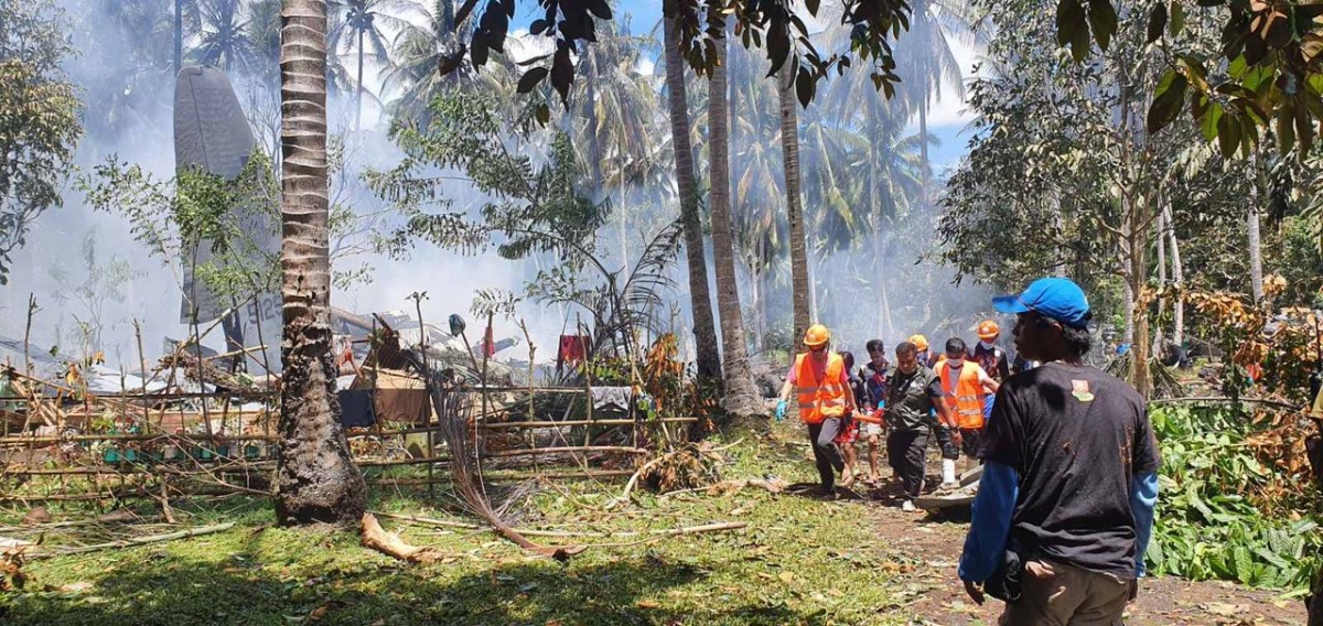 Philippines điều tra vụ máy bay rơi, trao huân chương cho binh sĩ hy sinh