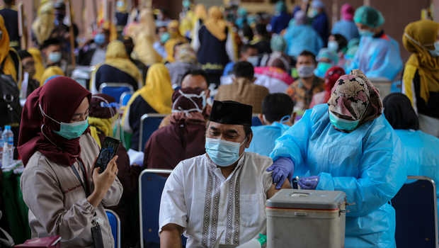 Indonesia cho phép người dân tự mua và sử dụng vaccine Covid-19