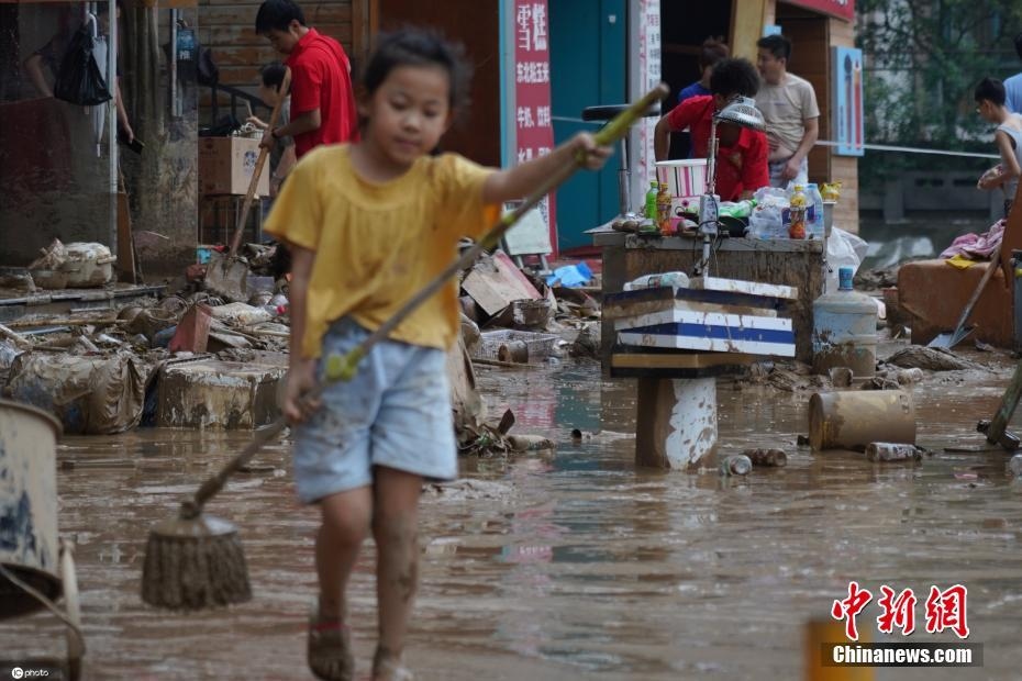 Số người thiệt mạng do mưa lũ ở Trịnh Châu (Trung Quốc) tăng lên 51 người