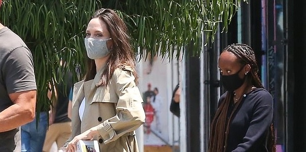 Angelina Jolie giản dị đi mua sắm cùng con gái Zahara