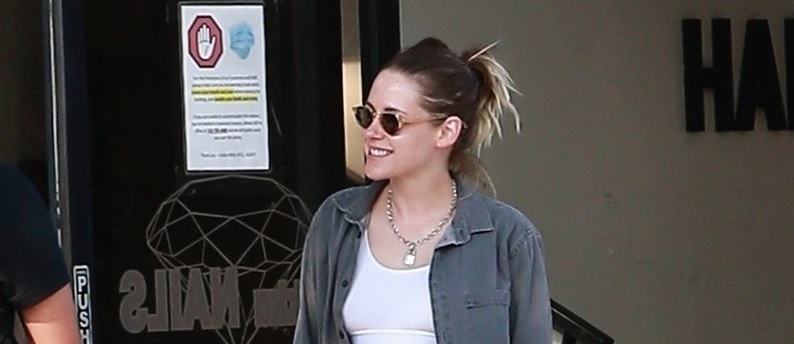 Kristen Stewart phối đồ cá tính khi đi mua sắm ở Los Angeles