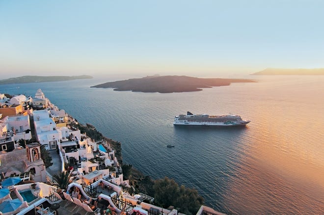 Du thuyền quay lại Hy Lạp sau 500 ngày rỗng khách