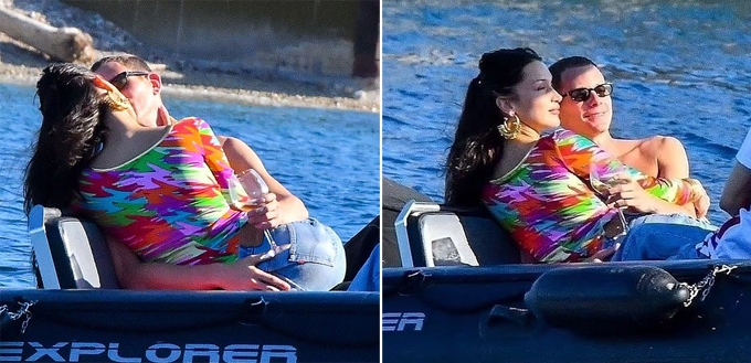 Bella Hadid ngọt ngào hôn bạn trai mới khi đi chơi biển