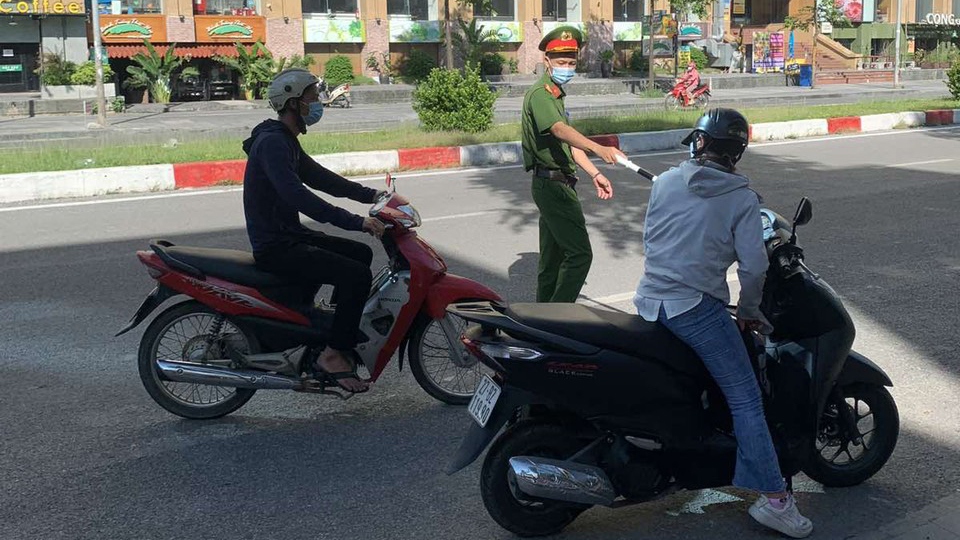 Hà Nội xử phạt 862 trường hợp vi phạm phòng chống dịch với số tiền hơn 1,2 tỷ đồng