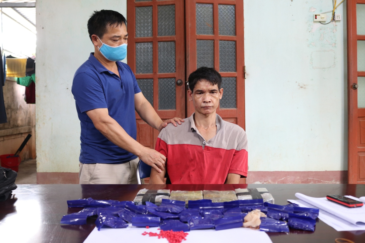 Công an Điện Biên bắt 1 đối tượng, thu 4 bánh heroin, 6.000 viên ma tuý tổng hợp