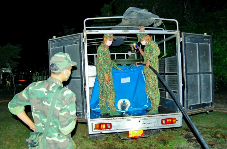 Sư đoàn Bộ binh 2 (Quân khu 5) tiến hành phun khử khuẩn vùng dịch tại Gia Lai