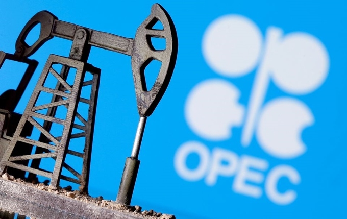 OPEC+ họp trở lại để giải quyết bất đồng xung quanh việc tăng sản lượng khai thác