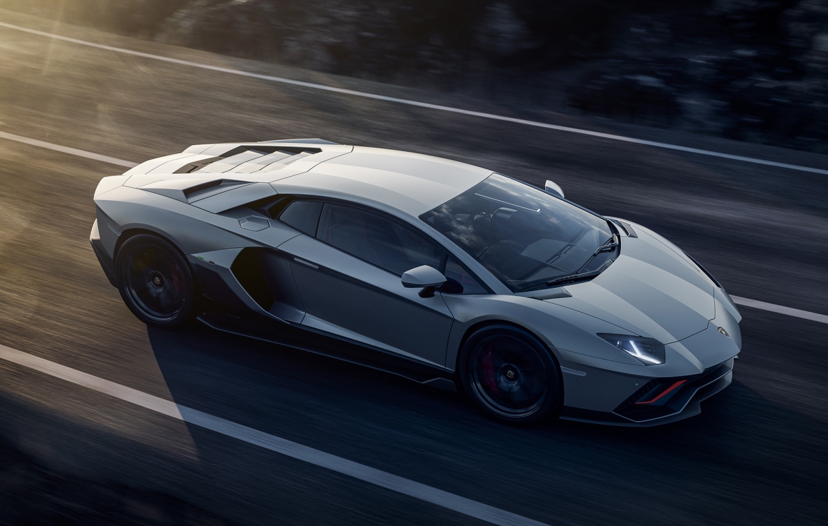 Lamborghini sẽ không tiếp tục phát triển động cơ V12 hút khí tự nhiên