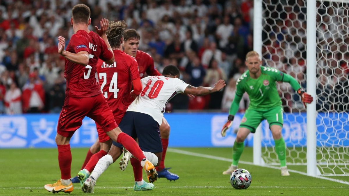 HLV Đan Mạch bức xúc vì thua Anh sau quả penalty gây tranh cãi