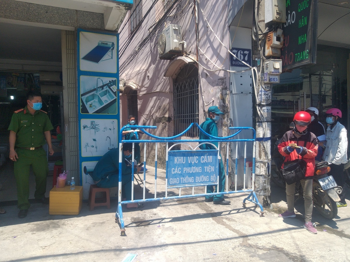 8 ca nghi mắc Covid-19, phong tỏa tạm thời nhiều khu dân cư ở Khánh Hòa