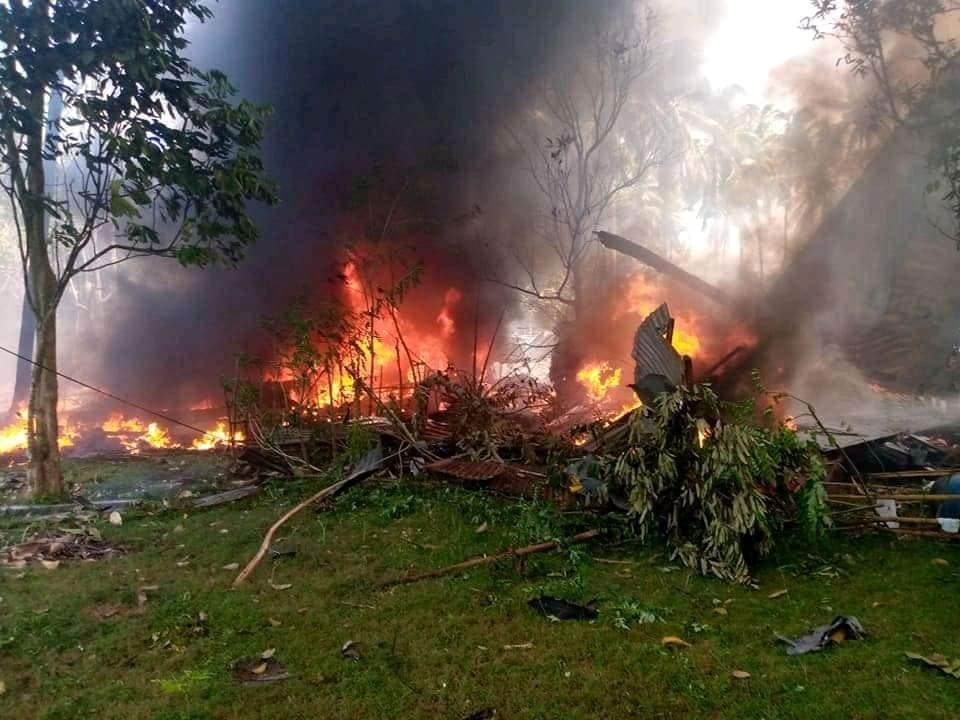 Hiện trường thảm khốc vụ rơi máy bay quân sự Philippines, ít nhất 45 người thiệt mạng