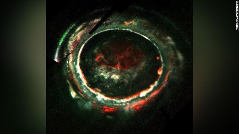 Giải mã bí ẩn cực quang trên sao Mộc sau hơn 40 năm