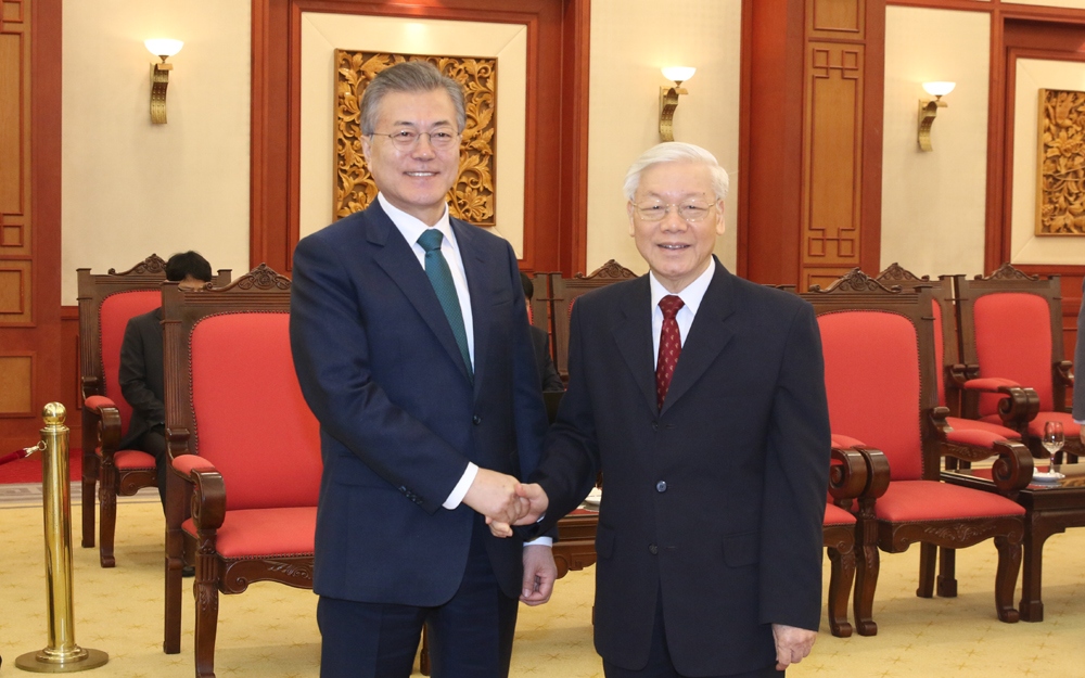 Tổng Bí thư Nguyễn Phú Trọng điện đàm với Tổng thống Hàn Quốc Moon Jae-in