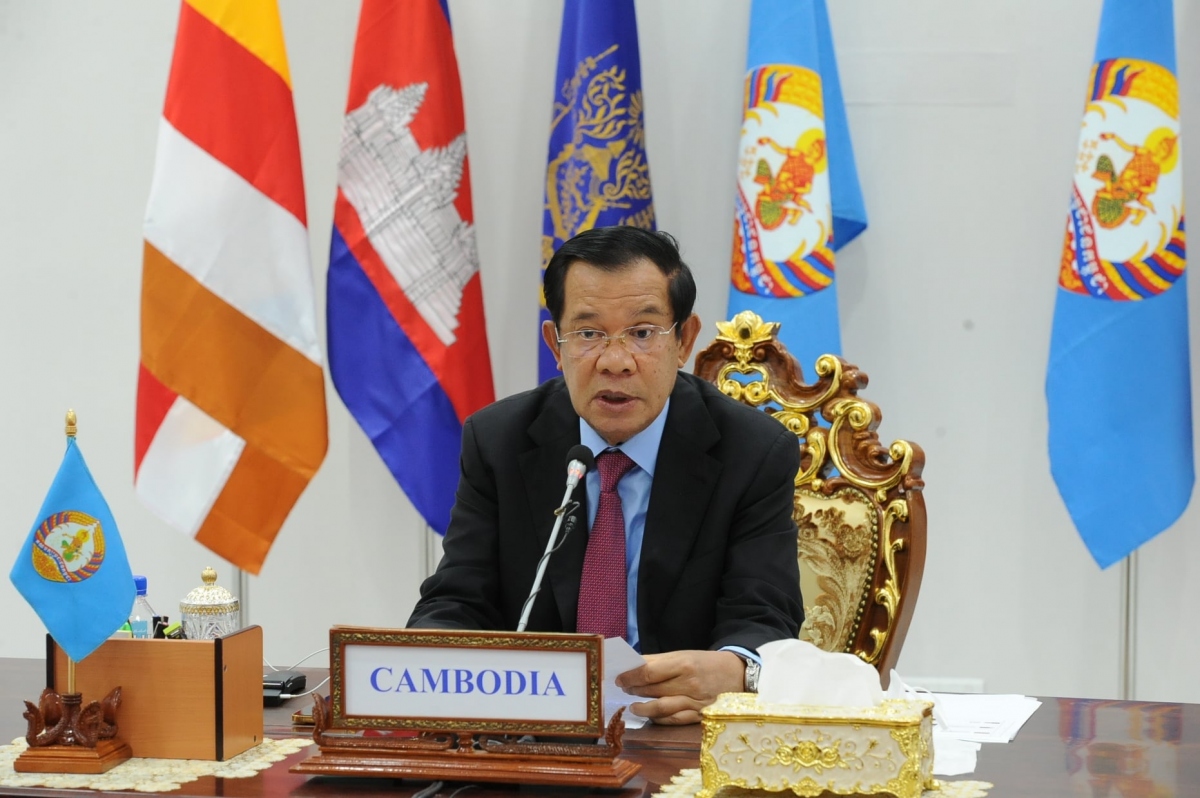 Campuchia tặng Việt Nam vật tư y tế và tiền mặt giúp chống dịch Covid-19