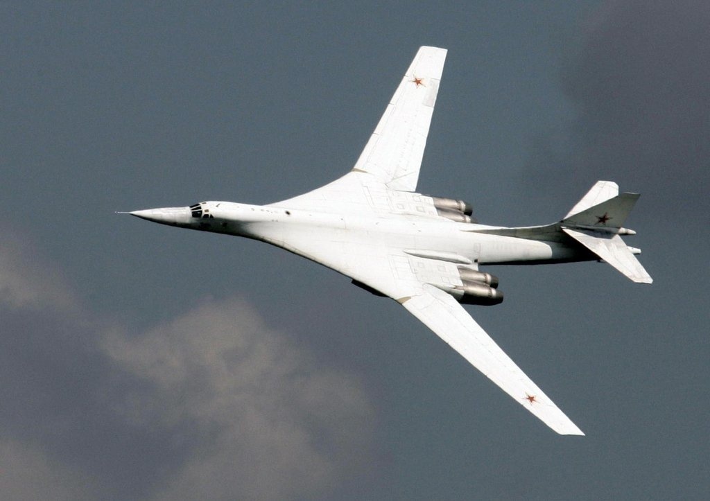 Tu-160 kết hợp tên lửa đạn đạo siêu thanh: "Công thức diệt mục tiêu" mới của Nga?
