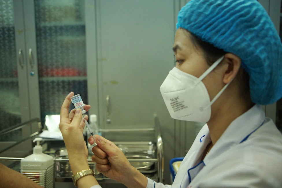 Vương quốc Anh trao tặng Việt Nam 415.000 liều vaccine