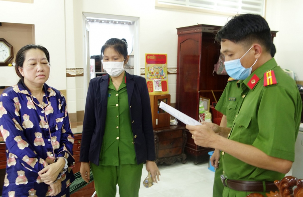 Khám xét các địa điểm liên quan đến trùm buôn lậu Nguyễn Thị Kim Hạnh, thu giữ 36kg vàng