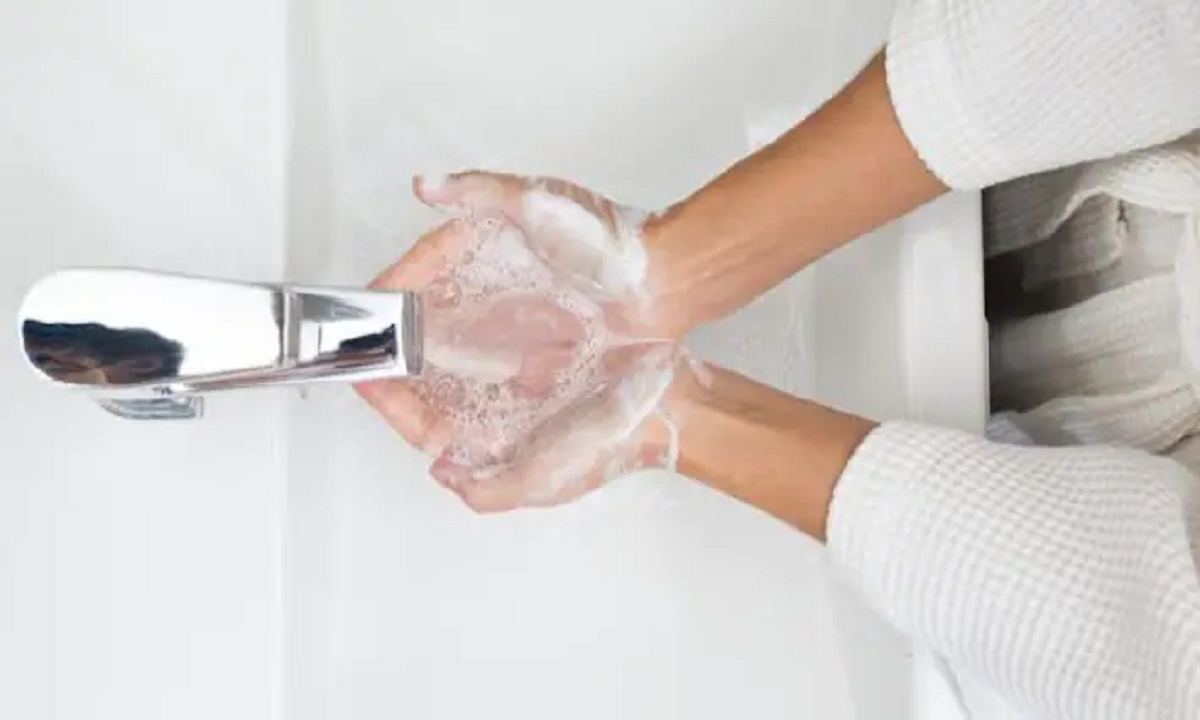 Cần rửa tay khi nào và trong bao lâu để ngăn ngừa lây nhiễm COVID-19?