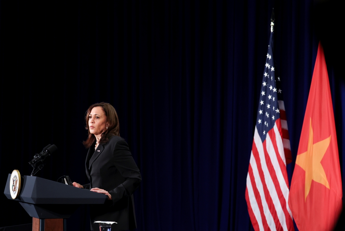 Phó Tổng thống Mỹ Kamala Harris: "Chúng tôi ở đây vì các bạn"